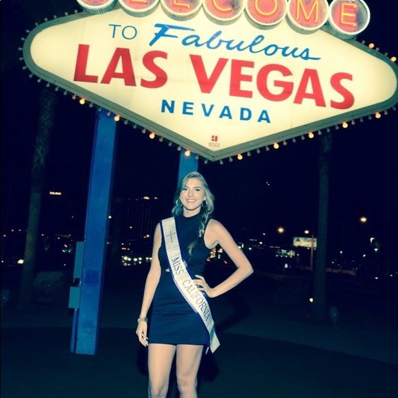 Meet your Posher, Danielle - Picture 2 of 3